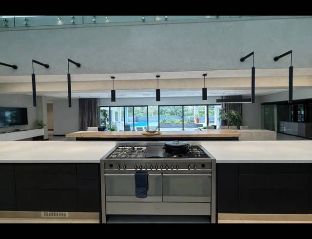 5 BEDROOM HOUSE FOR SALE IN MIDSTREAM RIDGE